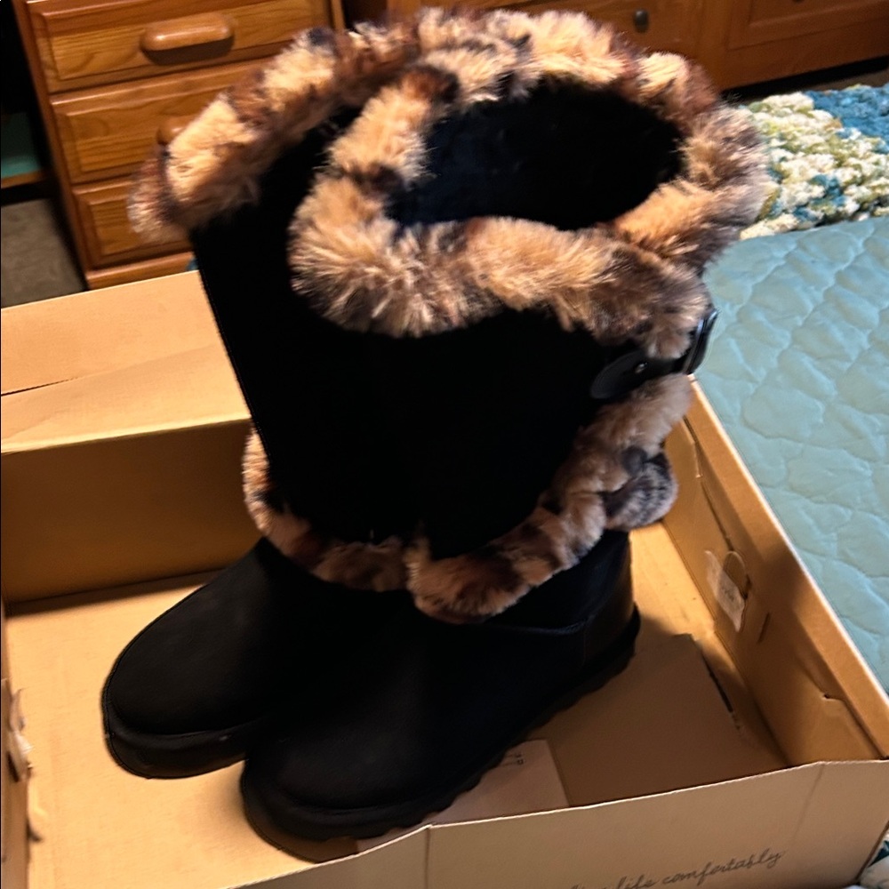 BearPaw Black Boots with Tan Fur Trim